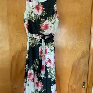 Beautiful floral dress!